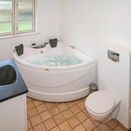 4 Bedroom Nice In Aabenraa * Loddenhoj