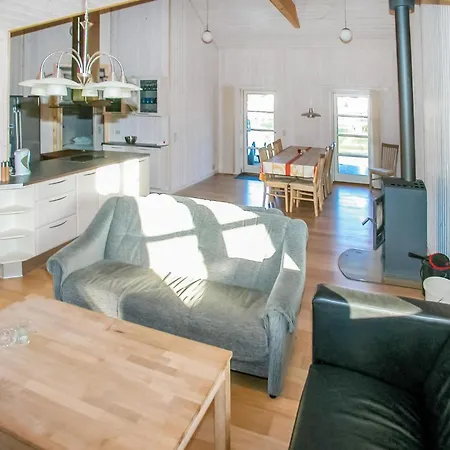 Holiday home 4 Bedroom Nice In Aabenraa