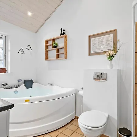 4 Bedroom In Aabenraa Loddenhoj